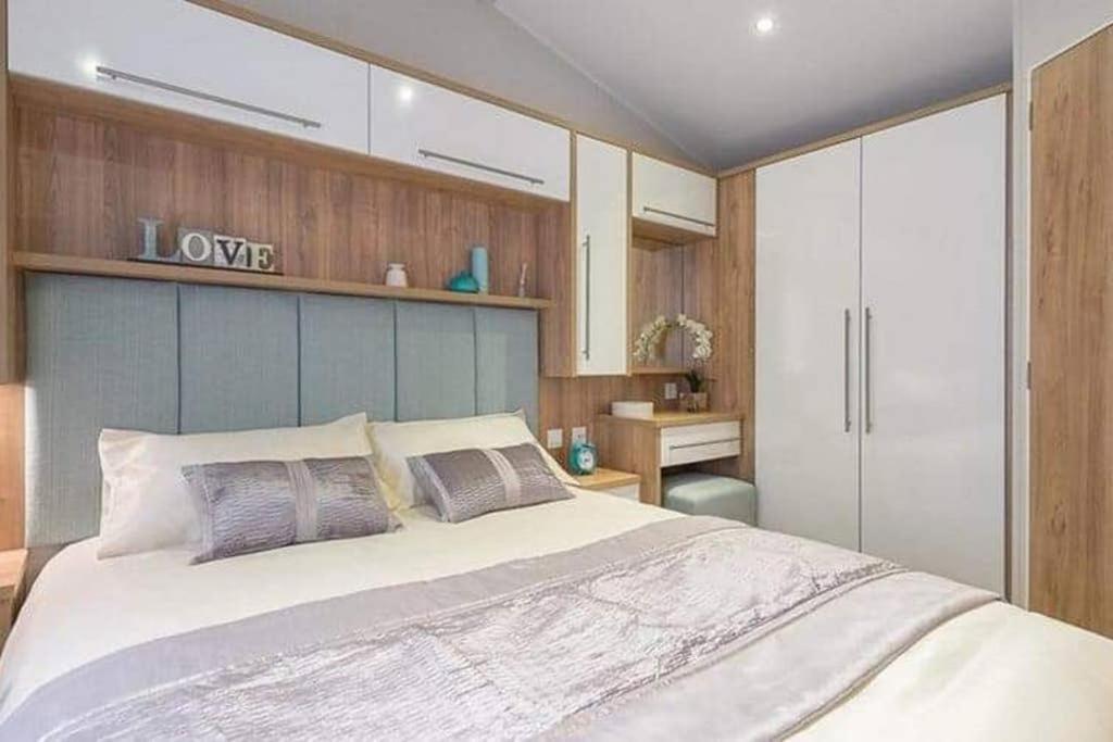 Premium Chalet At Newquay Away Resorts Mv7 Exterior photo